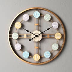 BOHEMIK - Reloj Mural Dorado Con Números Multicolor