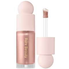 RARE BEAUTY - Iluminador líquido Positive Light en Mesmerize -RARE BEAUTY…