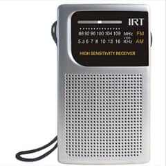 IRT - Radio A Pilas De Bolsillo Am fm Plateada