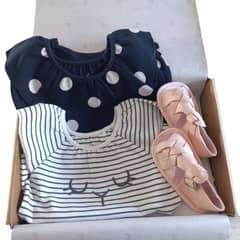 GENERICO - PACK REGALO BEBE EN CAJA BOMBACHOS Y SANDALIAS