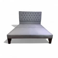 FLOBAL - Cama Europea 2 Plazas Base Dividida + Respaldo Capitones Gris