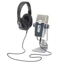 AKG - Pack Podcast Microfono Condensador Audifonos Podcaster Essentials