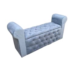 MUEBLES HVM - Baul Capitone con Brazos Gris Felpa