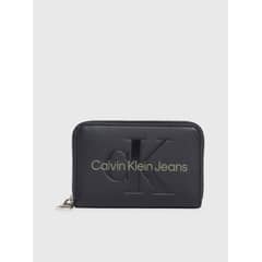 CALVIN KLEIN - Billetera Sculpted Mono Negro