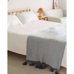 GENERICO - MANTA PIECERA CON POMPONES PARA DECORAR COLOR NEGRO