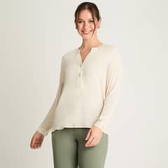 CURVI - Blusa Manga Larga Cuello Mao Botones Beige