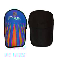 FOUR - Canilleras de Futbol con Broche - España