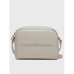 CALVIN KLEIN - Bandolera Sculped Beige