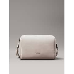 CALVIN KLEIN - Bandolera Ck Refine Beige