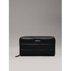 CALVIN KLEIN - Billetera Line Quilt Large Zip Around Negro