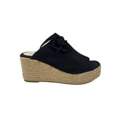 PAND G - Sandalia Negra Cuña Mujer