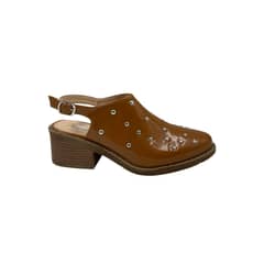 DOLCE CANNELLA - Zapato Camel Charol Tachas Mujer