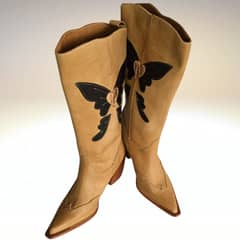 ANNY OUTFITS - Bota Butterfly Cuero Beige.