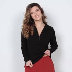 WADOS - POLERA MANGA LARGA CON CIERRE EN ESCOTE DELANTERO Y CUELLO