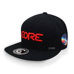 CORE - Gorra Logo Multi Costado Letras Rojas/Negro Unitalla