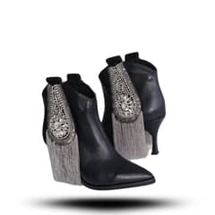ANNY OUTFITS - Botin negro con aplicacion Sarah