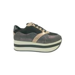 HERIEL - Zapatilla Negra Plataforma Mujer