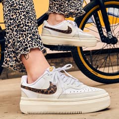 NIKE - Zapatilla Court Vision Alta Mujer