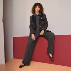 BASEMENT - Abrigo Mujer Fran Larrain