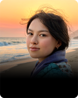 Foto de una persona tomada con el iPhone 17 con sistema de dos cámaras Fusion de 48 MP